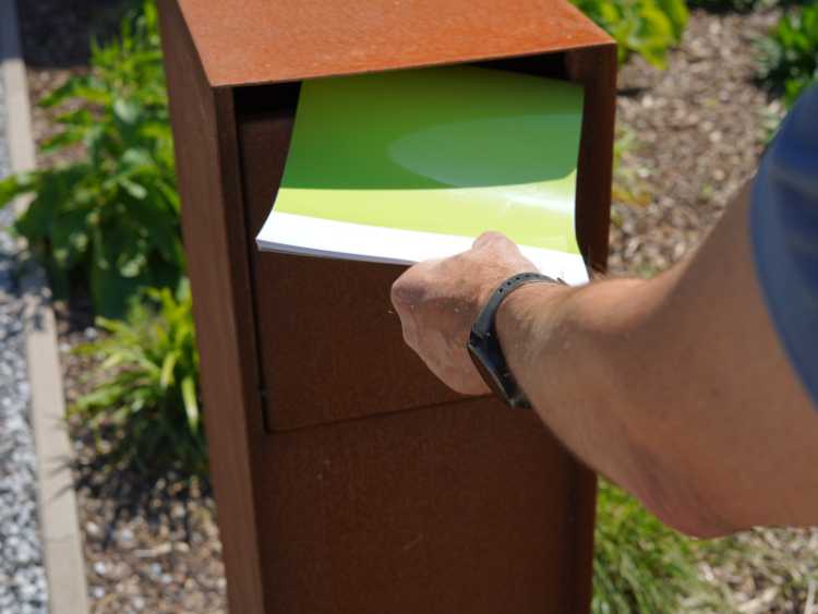 Cortenstahl Standbriefkasten Posteinwurf